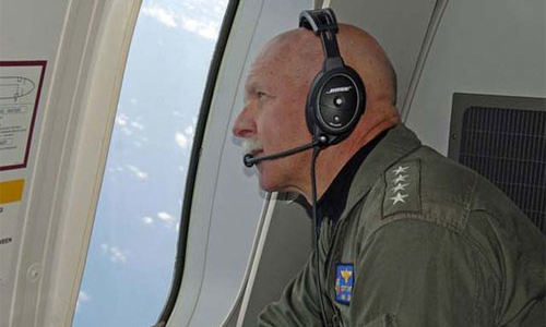 Đô đốc Mỹ bay trinh sát trên biển Đông