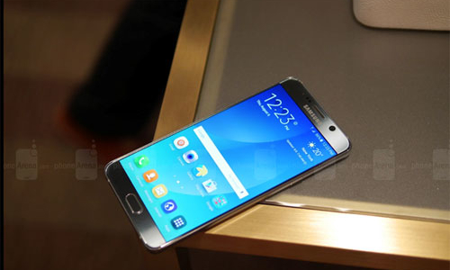 Samsung trình làng smartphone màn hình lớn hơn iPhone 6 Plus