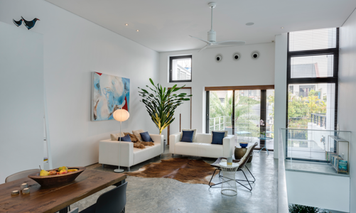 Căn hộ lofthouse màu trắng phong cách