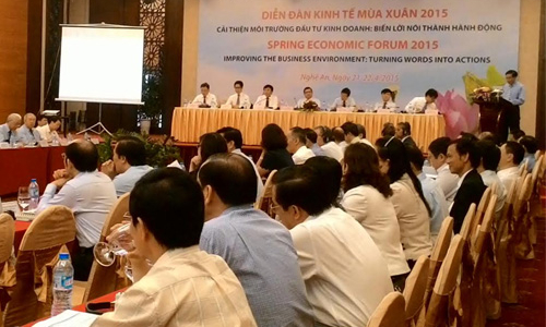 Kinh tế Việt Nam: Đã vượt đáy, nhưng “chưa rõ tương lai”