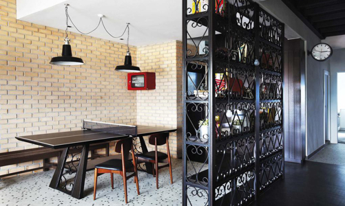 Ngôi nhà 2 tầng nhỏ xinh mang phong cách retro