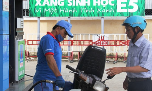 Giá xăng sinh học E5 giảm 320 đồng/lít