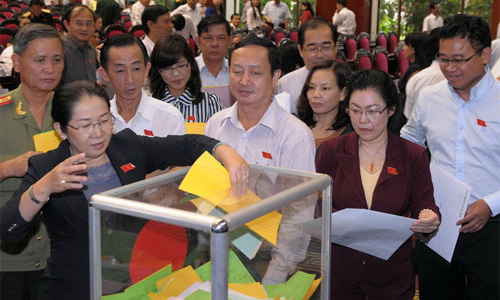 Cuối năm 2014 vẫn lấy tín nhiệm theo cách cũ?