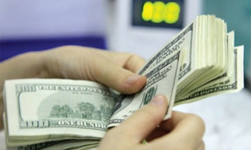 Giá vàng thấp nhất 6 tháng, USD lên sát trần