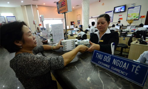 “Cân đong” bài toán tỷ giá và lãi suất