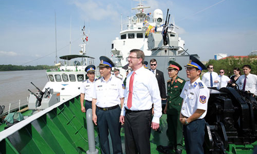 Bộ trưởng Quốc phòng Mỹ thăm tàu Cảnh sát biển 8003