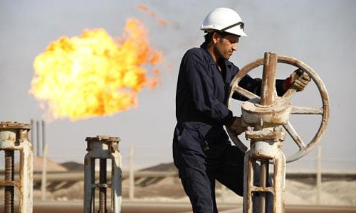 Giá dầu tăng vọt trước tin Saudi Arabia không kích Yemen