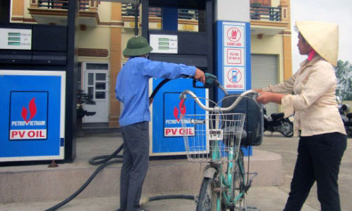 Giá xăng bóp nghẹt sức mua