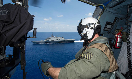 Tàu chiến Mỹ, Trung Quốc đụng đầu ở biển Đông