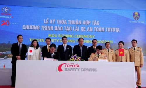 Toyota phối hợp đào tạo lái xe an toàn với ngành cảnh sát giao thông