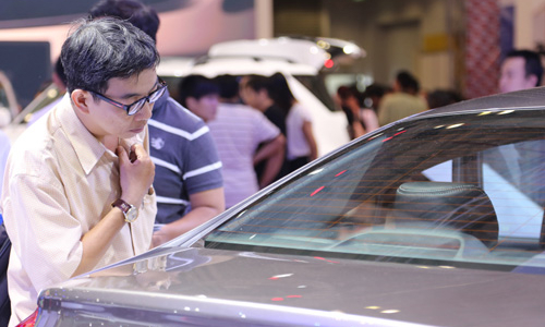 Sức mua ôtô bất ngờ hạ nhiệt