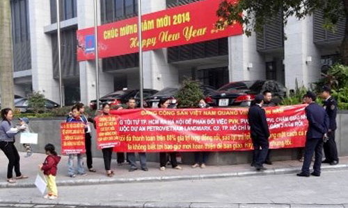 Khách hàng Petro Vietnam Landmark ra Hà Nội đòi nhà