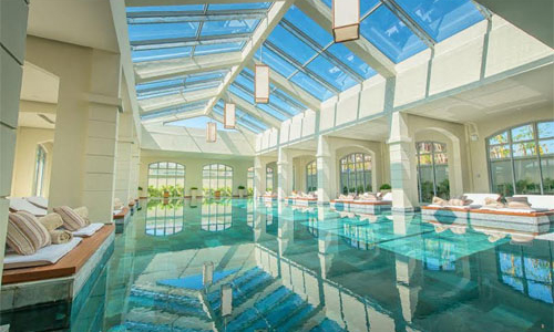 Resort có tới 152 bể bơi ở đâu?
