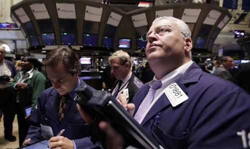 Phố Wall trở mình cùng cổ phiếu Facebook, Tesla