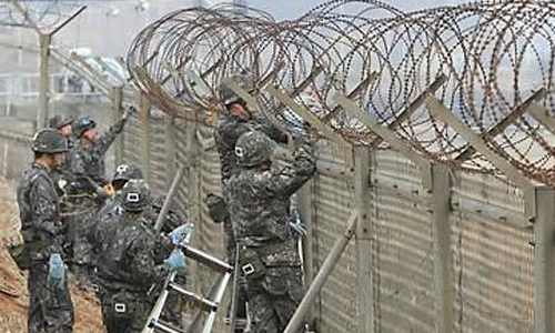 Lính Triều Tiên vượt bãi mìn chạy sang Hàn Quốc