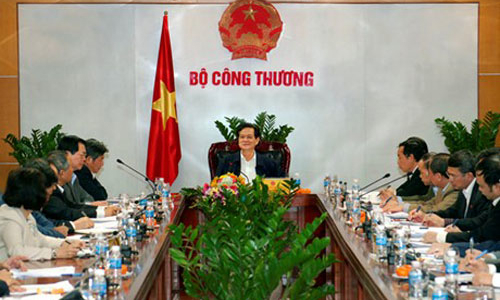 Thủ tướng họp liên bộ, bàn ứng phó giá dầu giảm