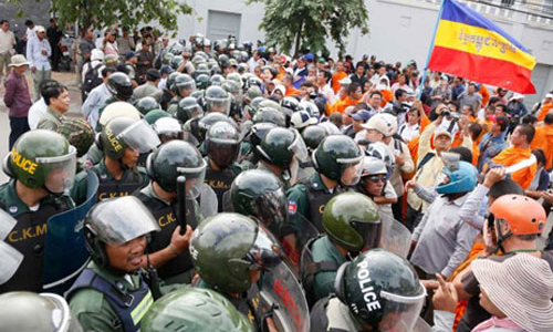 Việt Nam lên án vụ biểu tình sai trái tại Campuchia