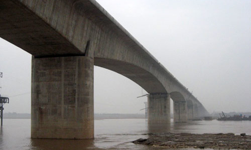 Chính phủ yêu cầu làm rõ vết nứt trụ cầu Vĩnh Tuy