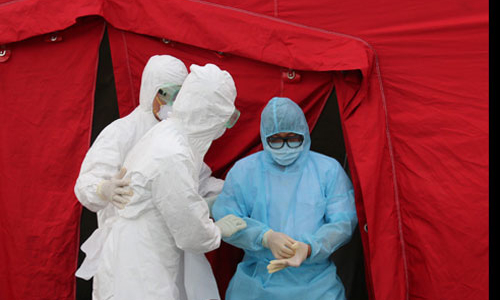 Hai hành khách đến từ vùng dịch Ebola đã hết sốt