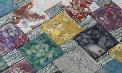 Từ bao bì nhựa thành gạch lát đẹp mắt