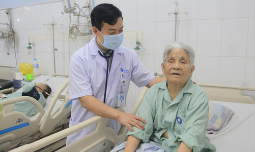 Theo dõi sát sao và phản ứng nhanh giúp cứu sống người nhồi máu cơ tim cấp