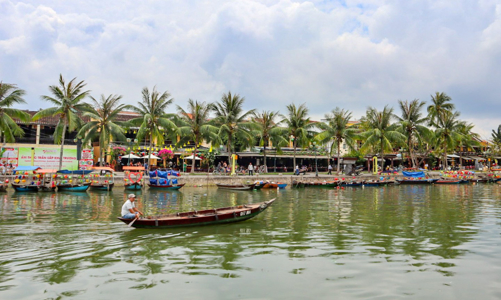 Khách du lịch bình tĩnh đổi lịch tour khi Covid-19 tái bùng phát