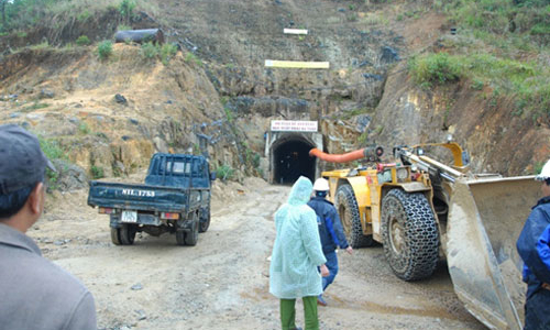 Thủ tướng yêu cầu khẩn trương cứu hộ vụ sập hầm thuỷ điện