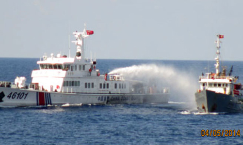 Cận cảnh tàu Trung Quốc tấn công tàu Việt Nam