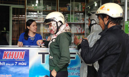 Thủ tướng: “Giá thuốc cao mãi thế này dân khổ lắm”