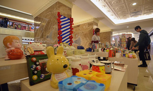 Tràng Tiền Plaza mở cửa trở lại với nhiều mặt hàng bình dân