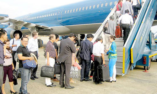 Giá vé máy bay nội địa chính thức sẽ giảm theo giá dầu