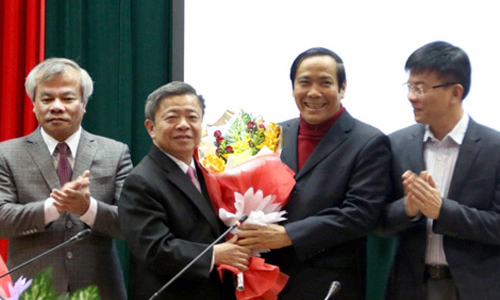 Bí thư Hà Tĩnh về Trung ương, Chủ tịch tỉnh được bầu thay thế