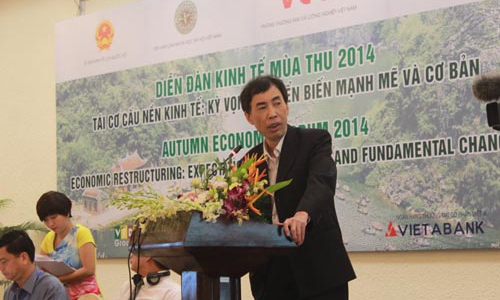 “Kinh tế Việt Nam đang vật vã đi lên”