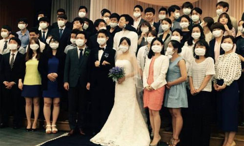 Bức ảnh cưới thành biểu tượng nỗi sợ MERS ở Hàn Quốc