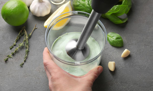 5 máy xay cầm tay tiện lợi cho việc làm bếp