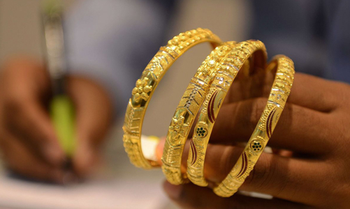 Vàng sụt gần 200.000 đồng/lượng, USD tự do tăng vọt qua 23.700 đồng