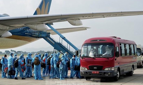 Thủ tướng chỉ đạo tăng cường quản lý chuyến bay đưa người nhập cảnh Việt Nam