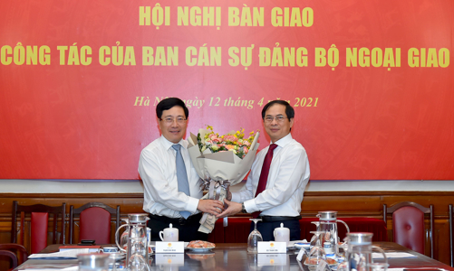 Tân Bộ trưởng Ngoại giao, Bộ trưởng Giáo dục và Đào tạo nhận nhiệm vụ 