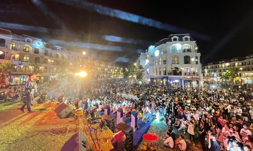 Biển người đổ về Phú Quốc United Center trong ngày khai trương