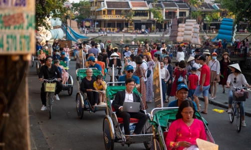 Bloomberg: Việt Nam lọt top 15 nền kinh tế có khả năng phục hồi tốt nhất hậu Covid