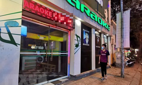 Tp.HCM tạm dừng hoạt động karaoke, bar, vũ trường từ 18h ngày 30/4
