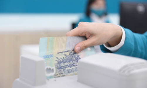 Tiếp tục quản chặt tín dụng vào chứng khoán và bất động sản