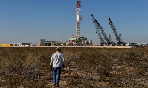 Bùng phát Covid tại Ấn Độ và Brazil, giá dầu vẫn tăng 10% trong tháng 4