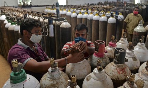 Từ ôxy tới máy thở, các nước dồn lực hỗ trợ Ấn Độ vượt khủng hoảng Covid