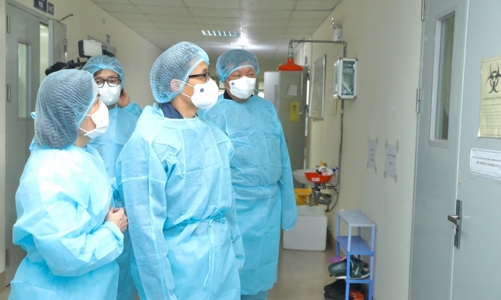 Một bác sỹ Bệnh viện Bệnh Nhiệt đới Trung ương dương tính, lịch trình rất phức tạp