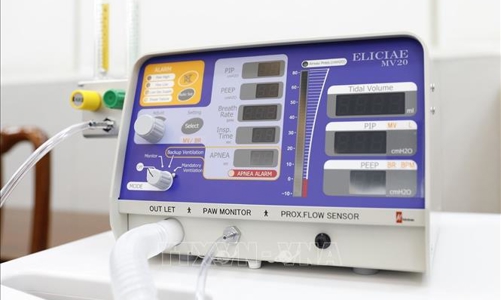 Việt Nam cấp tốc chuyển 100 máy thở giúp Lào chống dịch 