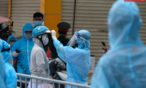 [Phóng sự ảnh] Đi chợ đêm về, người dân xã Tô Hiệu hoang mang khi thấy thôn mình 