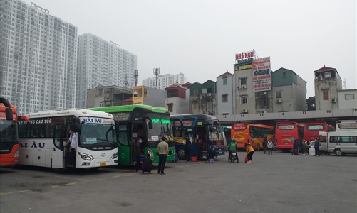 Bi thảm vì Covid, doanh nghiệp vận tải còng lưng “gánh” thêm phí