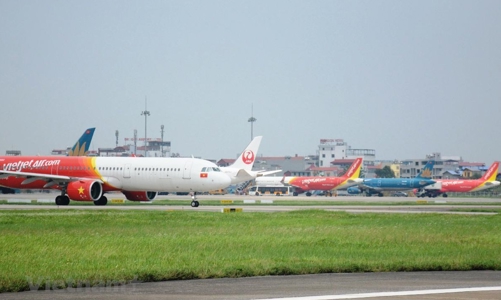 Xử lý nghiêm việc chiếu đèn laser, thả diều... uy hiếp an toàn hàng không