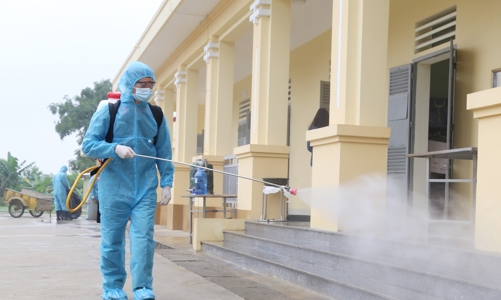 Hà Tĩnh dừng hội họp, sự kiện.. khẩn cấp chống dịch